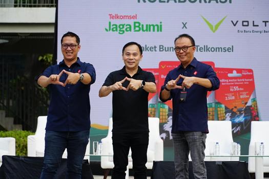 Telkomsel Jaga Bumi Gandeng Volta, Hadirkan Program Bundling Motor Listrik Bernilai Tambah   